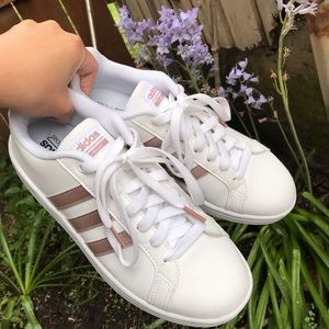 10% OFF NWOT Adidas White 70s Sneaker